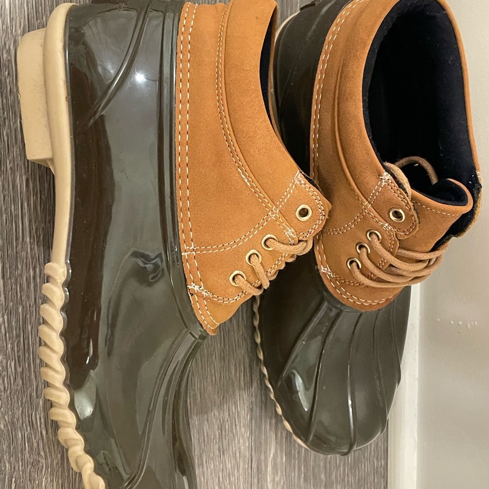 Tommy Hilfiger Duck Boots Size 7